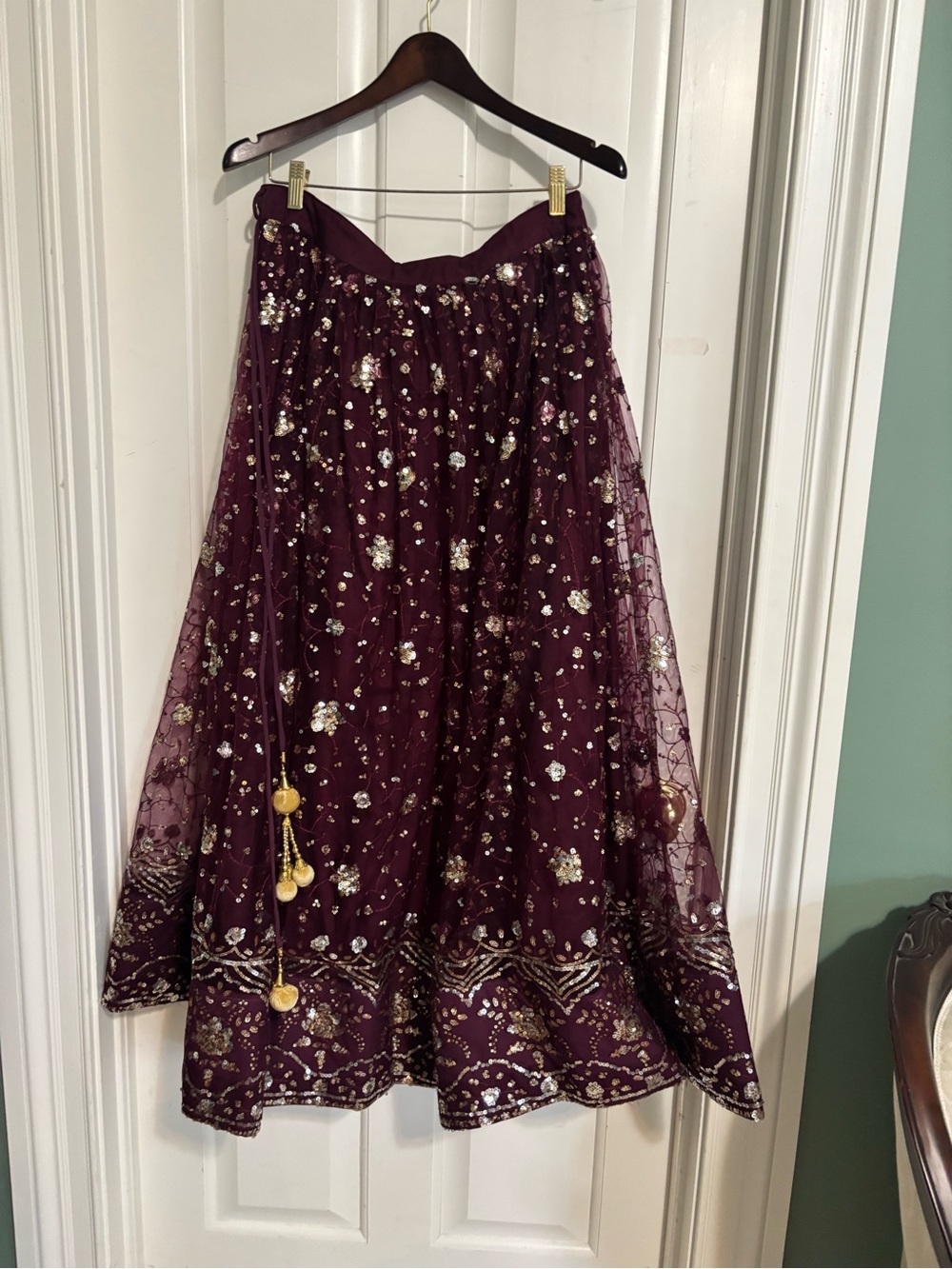 Women’s beautiful Burgundy Floral Embellished Lehenga Set Medium - Picture 11 of 16